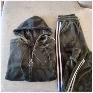 🪞 NWT matching athleisure jogger set - long sleeve zip up sweater active pants